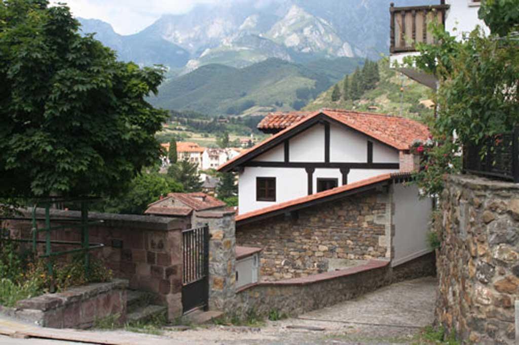 Apartamentos Casa De La Abuela Potes Luaran gambar